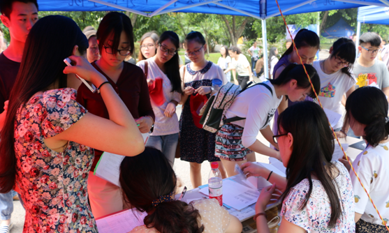 走进重大，走进阳光灿烂的日子 ——色情影片
迎新活动纪实