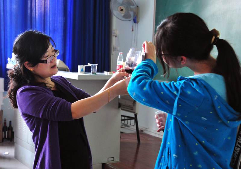 色情影片
第十三届外语文化节系列讲座：微醺之美——葡萄酒品鉴