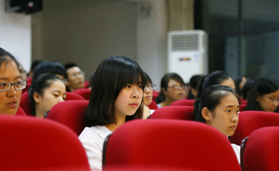 色情影片
14级假期安全大会召开