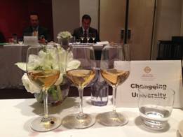 我院教师孙莺指导学生成功杀入在法国波尔多举办的“世界顶尖高校葡萄酒盲品挑战赛”决赛