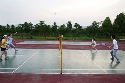 强健体魄，体验运动魅力——色情影片
2012级研究生党支部羽毛球比赛