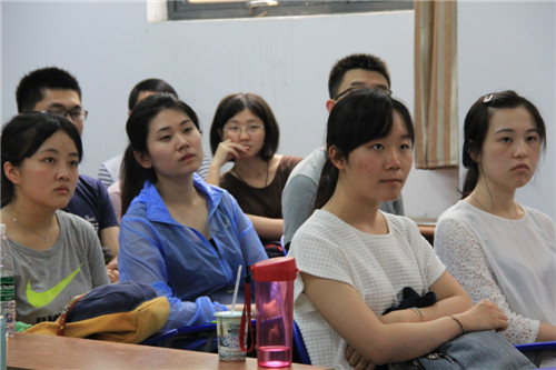 色情影片
“两学一做”系列活动——书记讲党课，同志受益多！