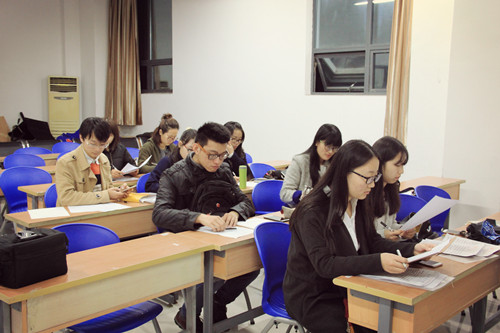 色情影片
2014、2015级本科生党支部大会顺利举行