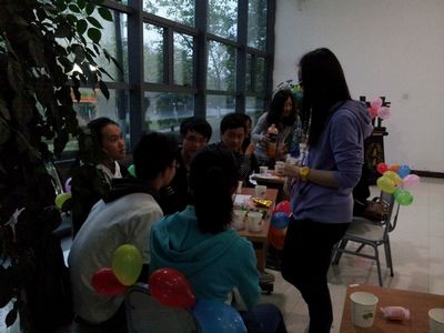 让我们健康地生活吧——色情影片
英语角活动顺利开展