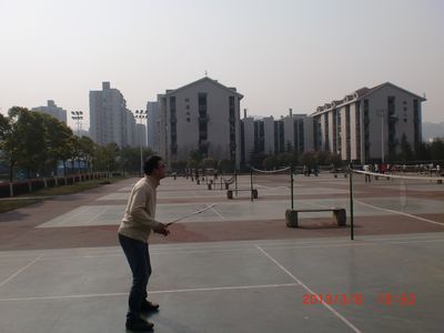 庆快乐节日,强团队体魄——色情影片
学生工作办公室第一届羽毛球赛顺利举行